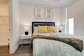 Stylish Downtown Suite With Patio City Views