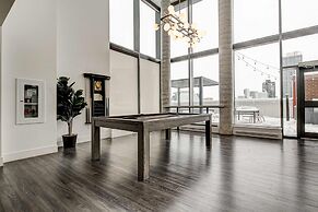 Modern High-rise Condo w City Views Balcony