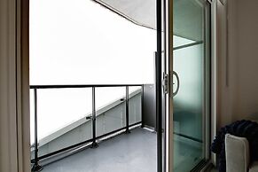 Modern High-rise Condo w City Views Balcony