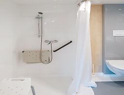 6 Guest Cottage With Pool & Terrace