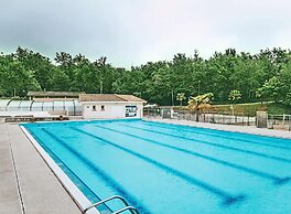 Getaway Near Monclar Lake With Pool