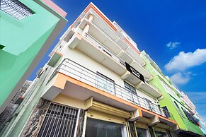 Deluxevigyaat International