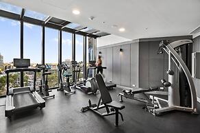 Modern Apartment With Stunning Views in Southbank