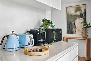 Modern Apartment With Stunning Views in Southbank