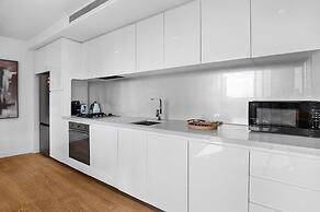 Modern Apartment With Stunning Views in Southbank