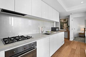 Modern Apartment With Stunning Views in Southbank