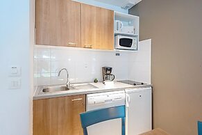 3-guest Apartment With Terrace in Saumur