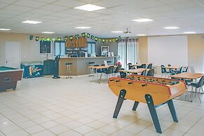 Monclar Escape With Tennis & Shared Pool