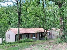 Monclar Escape With Tennis & Shared Pool