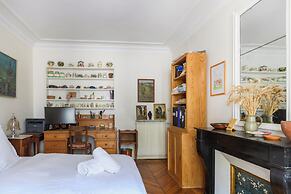 Paris Center St Claude residence