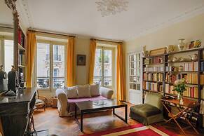 Paris Center St Claude residence