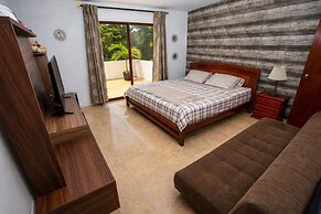 Hotel Amancay - Pool and Jacuzzi