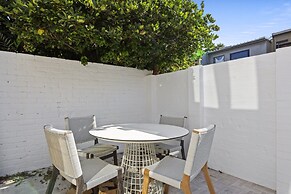 Bright 2 Bed House in Surry Hills