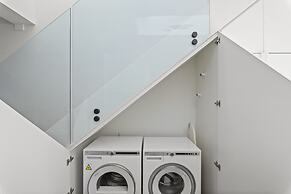 Bright 2 Bed House in Surry Hills
