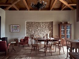 Alkis Farm AND Residence