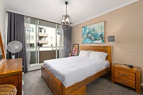Spacious 1 Bed Near Manly Beach