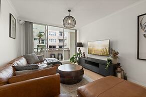 Spacious 1 Bed Near Manly Beach