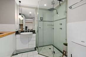 Spacious 1 Bed Near Manly Beach