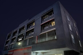 Classic With Balconyhotel Town Plaza