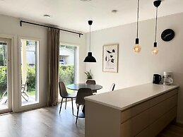 Modern 3BR House with Sauna & Parking