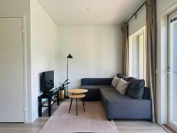 Modern 3BR House with Sauna & Parking