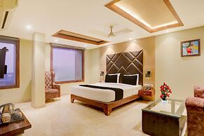 Deluxethe Golden Crown Hotel