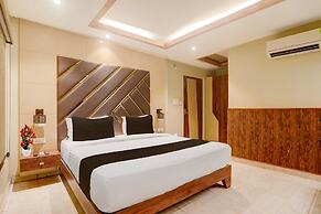 Deluxethe Golden Crown Hotel