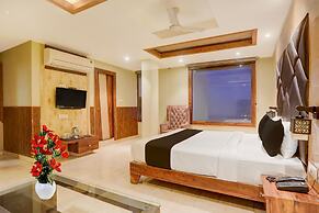 Deluxethe Golden Crown Hotel