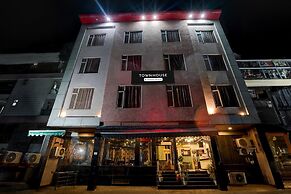 Deluxetownhouse Aroma Residency