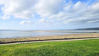 Ocean View - 2 Bedroom Apt - Llanelli