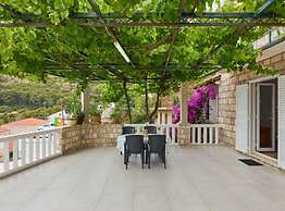 Villa Azure Saplunara