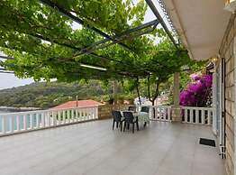 Villa Azure Saplunara