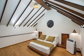 Avora Lake Villas