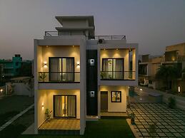 The White Casa Villa