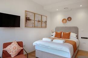 Lindenstone Apartments