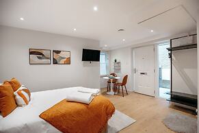Lindenstone Apartments
