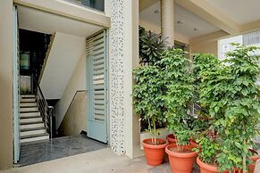Deluxesrs Boarding and Lodging
