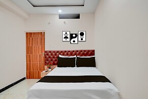 Deluxesrs Boarding and Lodging