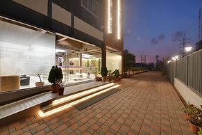 Click Hotels Lite Chakan