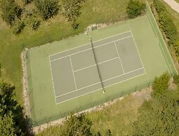 French Villa With Pool & Games Room