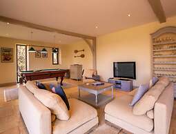 French Villa With Pool & Games Room