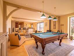French Villa With Pool & Games Room