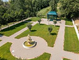 French Villa With Pool & Games Room