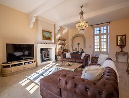 French Villa With Pool & Games Room