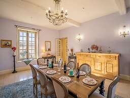 French Villa With Pool & Games Room