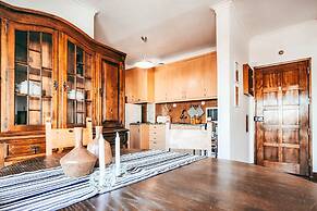 Amadora Terrace View By Gt House