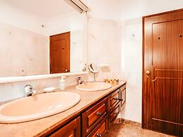 Oliveira s Houses By Gthouse