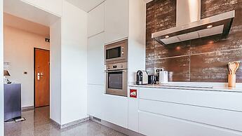 Trendy Apartment River View By Gthouse