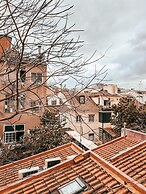 Typical Lisbon Apartment By Gt House