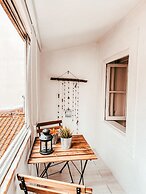 Typical Lisbon Apartment By Gt House
